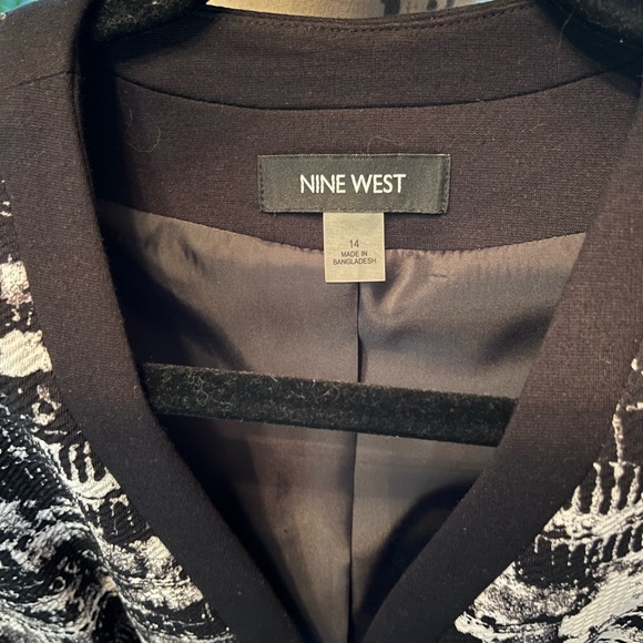 Nine West 3/4 sleeve graphic print blazer. Size 14 or comfy 12 - Picture 5 of 6